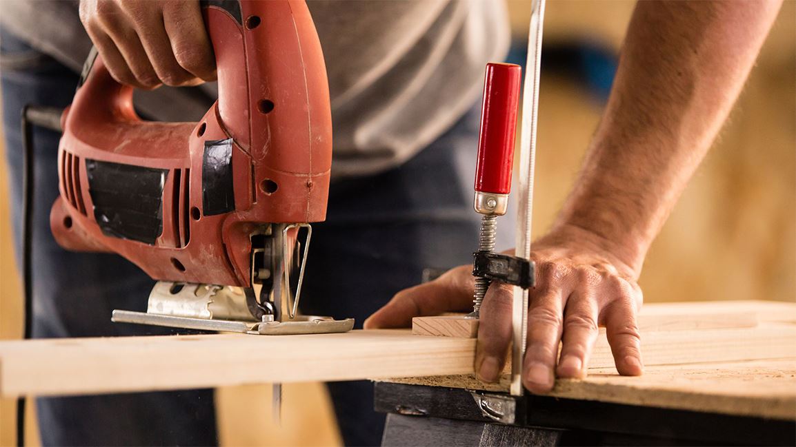 Melhor equipamento para cortar curvas em madeira grossa